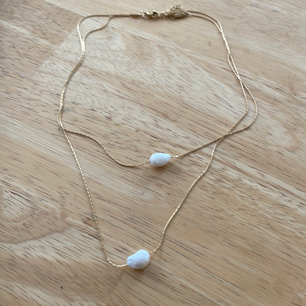 Double floating pearl necklace